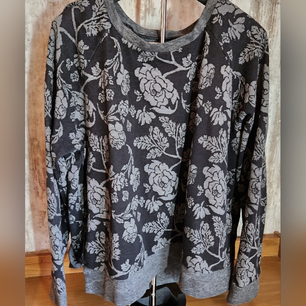 Old Navy Black and Gray Floral Sweatshirt